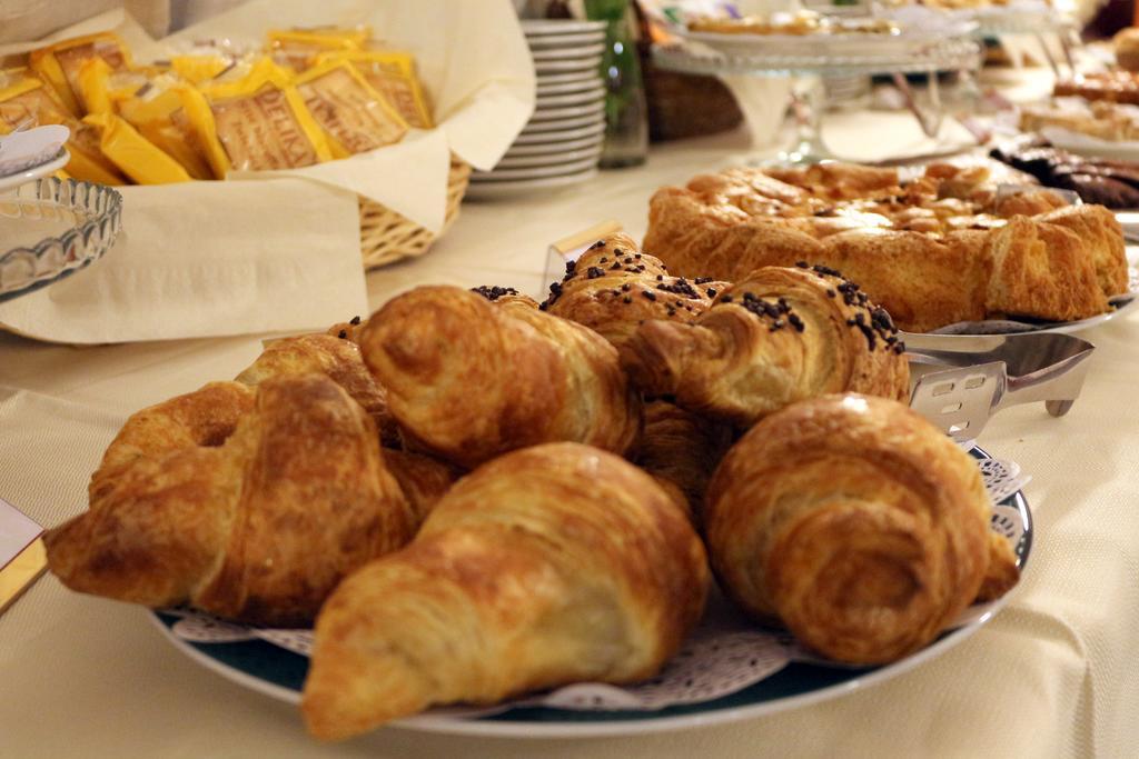 Hotel Gardenia Romano Canavese Εξωτερικό φωτογραφία